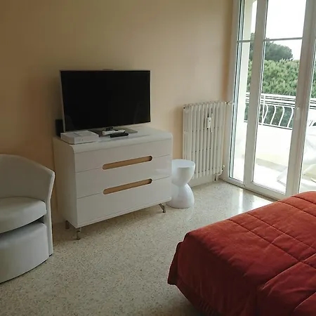 3 étoiles Vue 150m Plages Parking Clim Wifi *